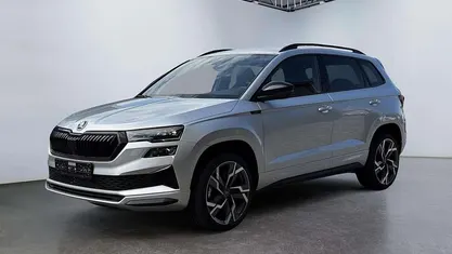 Brilliant silber Neu 2025 Skoda Karoq SportLine SUV | 36.035 € (Fairer Preis)
