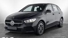 Metalliclack kosmosschwarz Gebraucht 2023 Mercedes B250e Van / Kleinbus | 33.477 € (Fairer Preis)
