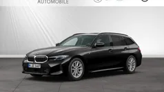 Saphirschwarz metallic Gebraucht 2024 BMW 320 Comfort Edition Kombi | 41.777 € (Fairer Preis)