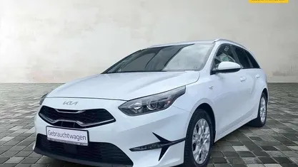Weiß Gebraucht 2024 Kia Ceed Sportswagon Vision Kombi | 17.899 € (Guter Preis)