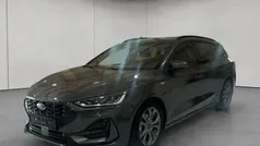 Grau Gebraucht 2024 Ford Focus ST-Line Kombi | 27.480 € (Fairer Preis)