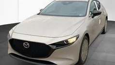 Grau (platinum quartz m) Neu 2024 Mazda 3 Nagisa Limousine | 26.490 € (Fairer Preis)