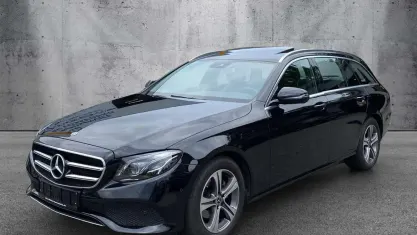 Gebraucht Mercedes E220 194 PS (142 kW) 2020 Obsidianschwarz  metalliclack Limousine