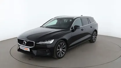Gebraucht Volvo V60 Momentum 150 PS (110 kW) 2020 Schwarz Kombi