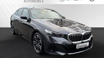 Sophistograu brillanteffekt Gebraucht 2024 BMW 520 Comfort Edition Limousine | 46.990 € (Fairer Preis)