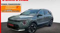 Gruen ((cge) cityscape grün met.) Gebraucht 2023 Kia e-Niro Spirit SUV | 27.979 € (Fairer Preis)