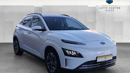 Weiß Gebraucht 2023 Hyundai Kona Trend SUV | 20.890 € (Fairer Preis)