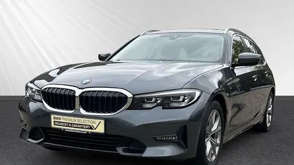 Grau Gebraucht 2021 BMW 318 Sport Line Kombi | 20.988 € (Fairer Preis)