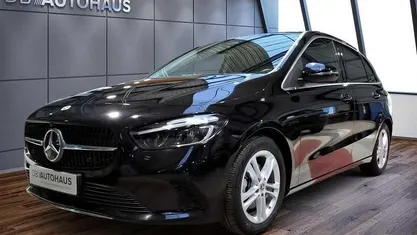 Gebraucht Mercedes B200 Advanced 163 PS (119 kW) 2023 Schwarz Van / Kleinbus