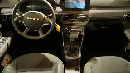 Braun (terracottabraun metallic) Gebraucht 2025 Dacia Jogger Expression Van / Kleinbus | 24.900 € (Fairer Preis)