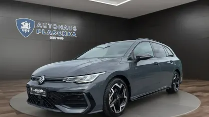 Gebraucht VW Golf VIII R-line 150 PS (110 kW) 2025 Delfingrau Kombi