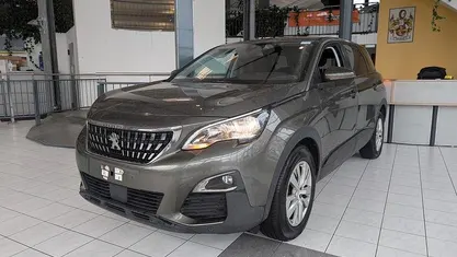 Gebraucht Peugeot 5008 Active 131 PS (96 kW) 2020 Grau (smart grey) SUV