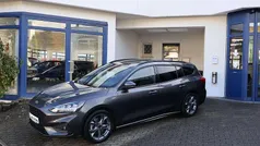 Grau Gebraucht 2020 Ford Focus ST-Line Limousine | 16.400 € (Fairer Preis)