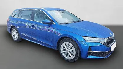Raceblau metallic Neu 2025 Skoda Octavia Selection Kombi | 34.325 € (Guter Preis)