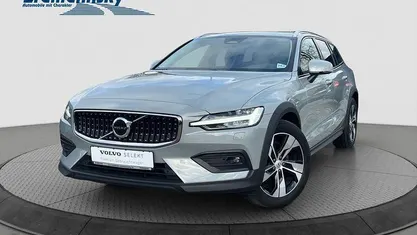 Vapour grey (grau) Gebraucht 2023 Volvo V60 CC Plus Kombi | 39.960 € (Fairer Preis)