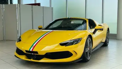 Gebraucht Ferrari 296 829 PS (609 kW) 2023 Gelb Cabrio