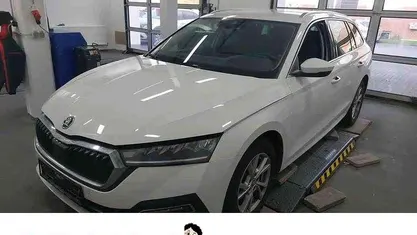 Weiss Gebraucht 2023 Skoda Octavia Style Kombi | 21.977 € (Guter Preis)