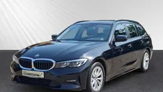 Schwarz Gebraucht 2022 BMW 318 Advantage Kombi | 23.998 € (Guter Preis)
