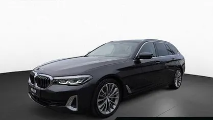 Sophistograu (grau) Gebraucht 2023 BMW 530 Luxury Line Kombi | 43.940 € (Fairer Preis)