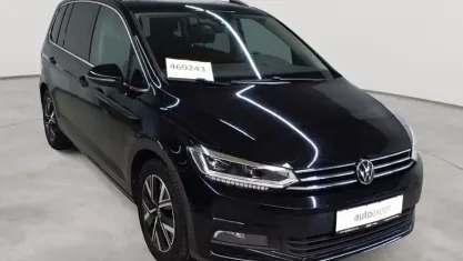 Gebraucht VW Touran Highline 150 PS (110 kW) 2024 Deep black perleffekt Van / Kleinbus
