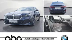 Saphirschwarz metallic Gebraucht 2024 BMW 520 M Sport Limousine | 49.360 € (Superpreis)