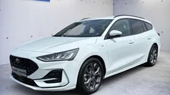 Frozen white Gebraucht 2024 Ford Focus ST-Line Kombi | 26.870 € (Fairer Preis)