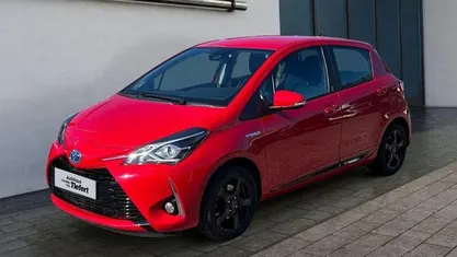 Gebraucht Toyota Yaris Hybrid Team 101 PS (74 kW) 2018 Vulcanorot Kleinwagen