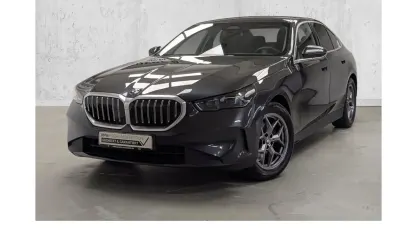 Gebraucht BMW 520 Comfort Edition 197 PS (144 kW) 2024 Grau Limousine