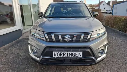 Grau Gebraucht 2023 Suzuki Vitara Comfort+ SUV | 21.790 € (Fairer Preis)
