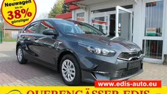 Lunarsilver Neu 2025 Kia Ceed Vision Limousine | 23.190 € (Fairer Preis)