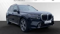 Carbonschwarz metallic Gebraucht 2024 BMW X7 M Sport SUV | 87.900 € (Fairer Preis)