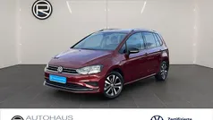 Cranberry red metallic Gebraucht 2019 VW Golf Sportsvan IQ Drive Van / Kleinbus | 19.480 € (Fairer Preis)