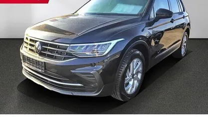 Gebraucht VW Tiguan Life 150 PS (110 kW) 2022 Deep black perleffekt SUV