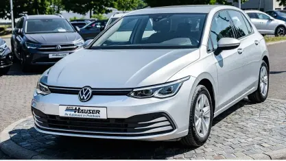 Gebraucht VW Golf VIII Life 131 PS (96 kW) 2024 Silber Limousine