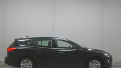 Obsidianschwarz metallic Gebraucht 2021 Ford Focus Titanium Limousine | 14.480 € (Superpreis)