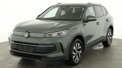 Neu VW Tiguan Life 204 PS (150 kW) 2025 Cipressino grün metallic SUV