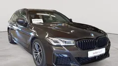 Sophistograu brillanteffekt metallic Gebraucht 2022 BMW 520 M Sport Kombi | 31.290 € (Fairer Preis)