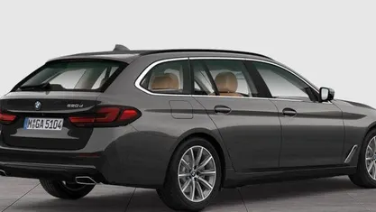 Gebraucht BMW 520 Sport Line 197 PS (144 kW) 2024 Sophistograu brillanteffekt Kombi