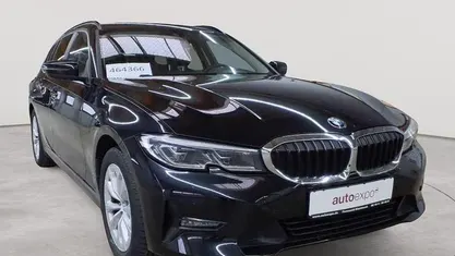 Saphirschwarz metallic Gebraucht 2021 BMW 320e Sport Line Kombi | 26.690 € (Fairer Preis)