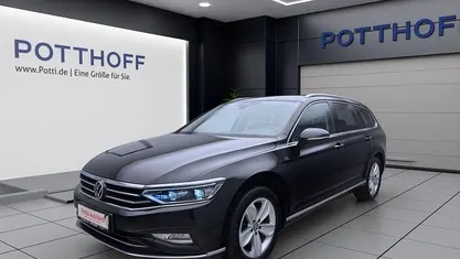 Gebraucht VW Passat Elegance 150 PS (110 kW) 2020 Deep black perleffekt Kombi