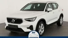 Crystal white perlglanzeffekt Neu 2025 Volvo XC40 Core SUV | 36.995 € (Superpreis)