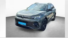 Cipressinogrün metallic Gebraucht 2024 VW Tiguan R-line SUV | 40.940 € (Fairer Preis)