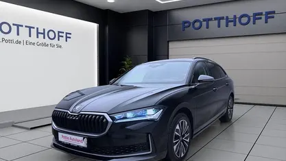 Schwarz Gebraucht 2025 Skoda Superb Selection Kombi | 39.492 € (Superpreis)