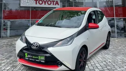 Gebraucht Toyota Aygo X-play 69 PS (50 kW) 2017 Weiss Kleinwagen