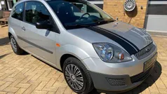 Silber Gebraucht 2006 Ford Fiesta Ambiente Kleinwagen | 4.990 €