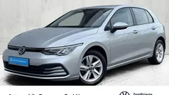Silber Gebraucht 2020 VW Golf VIII Life Limousine | 18.450 € (Fairer Preis)