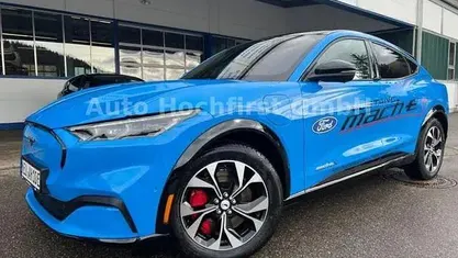Grabber blue metallic (metallic) Gebraucht 2023 Ford Mustang Mach-E Premium SUV | 39.150 € (Guter Preis)