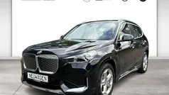 Schwarz Neu 2025 BMW iX1 Luxury Line SUV | 49.590 € (Guter Preis)