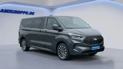 Neu Ford Tourneo Titanium X 170 PS (125 kW) 2026 Artisan red met Van / Kleinbus