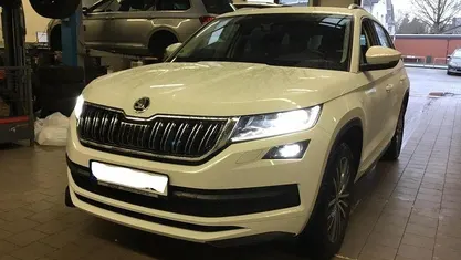 Moonweiß (weiß) Gebraucht 2020 Skoda Kodiaq LAURIN & KLEMENT SUV | 29.840 € (Fairer Preis)
